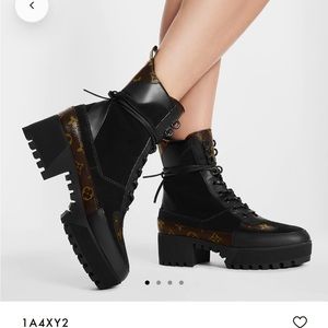 Authentic Louis Vuitton boots like new , worn twice